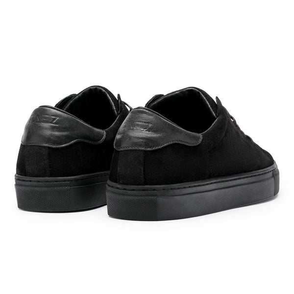 CLASSIC BLACK