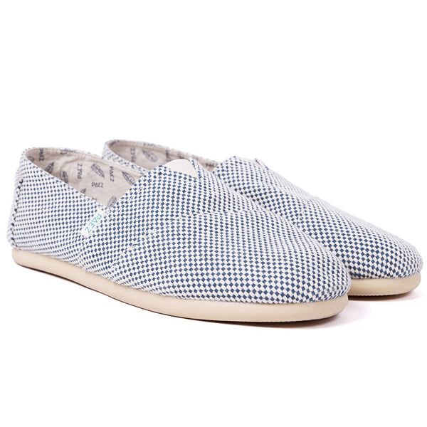 CLASSIC BLUE